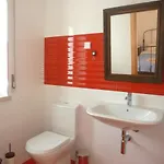 Privada Confortavel Com Piscina Em *