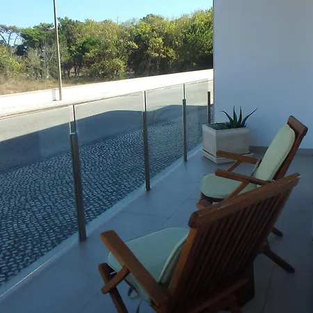 Privada Confortável Com Piscina Em *